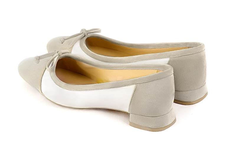 Off white women's ballet pumps, with low heels. Square toe. Flat flare heels - Florence KOOIJMAN
